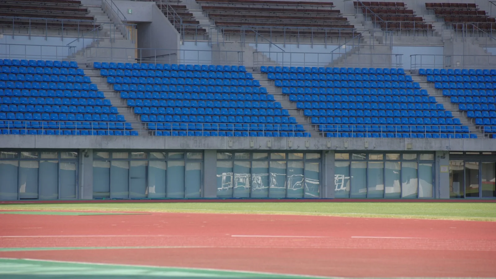 Gradins vides d'un stade illustrant l'IPTV sport